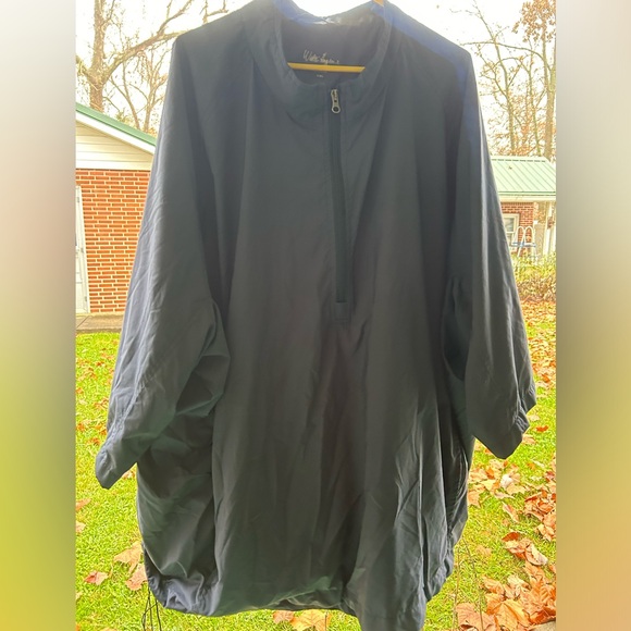 2 Golf outerwear that is a water repellent windbreaker pull over. navy & black. - Picture 3 of 13